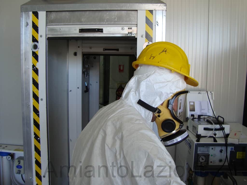 cantiere-amianto-friabile-operatore-2-romana-ambiente-bonifica-smaltimento-roma-lazio